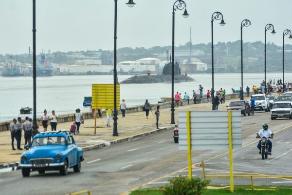 Arriva a la rada habanera submarino de propulsión nuclear "Kazan", de un destacamento naval ruso, para una visita amistosa de cinco días, decorado con las franjas blanca, azul y roja de su Enseña Nacional, en La Habana, Cuba, el12 de junio de 2024.       ACN FOTO/ Luis JIMÉNEZ ECHEVARRÍA/ rrcc